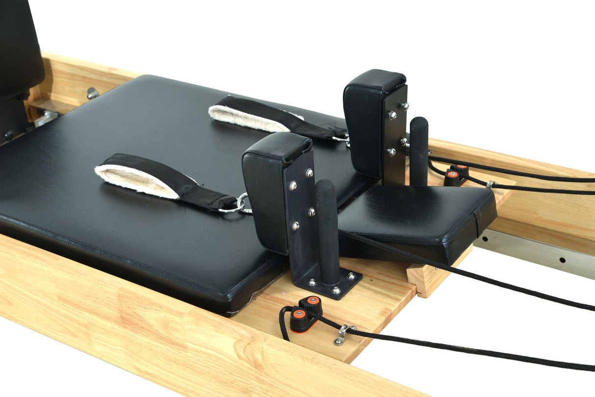 Reformer Pilates Profesional (04200) con Media Torre y Cama Plana – Uso Profesional