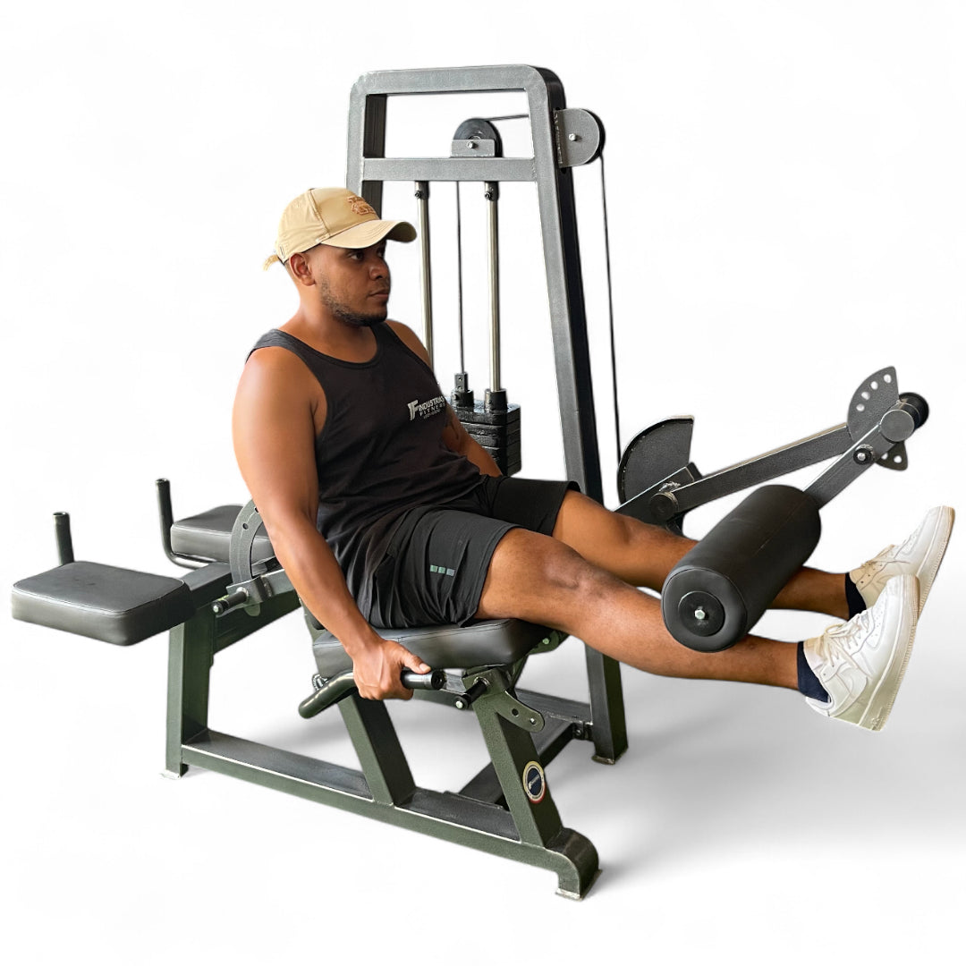 Extensión de Piernas con Femoral Acostado (Flexo-Extensor)